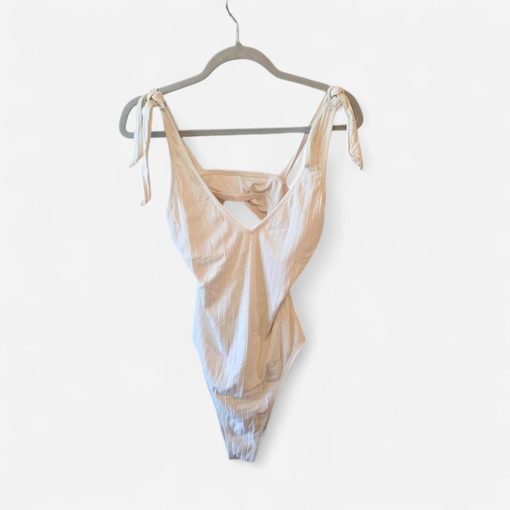 Shade & Shore White Ribbed One Piece w/ back cut out Sz Lg